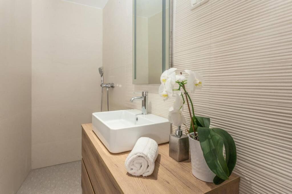 Apartment Evita In The Old Center Of Sunny Capodistria Esterno foto